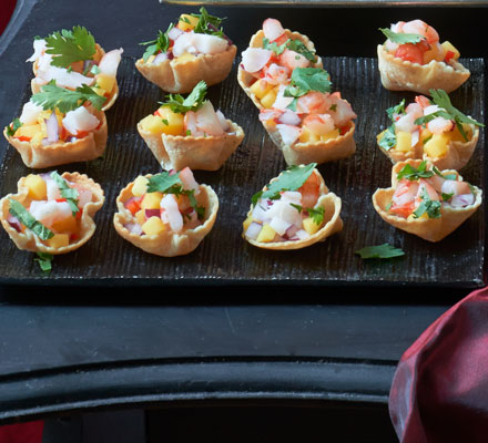 Corn cups with prawns, mango & chillies