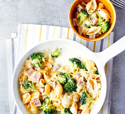 Cheesy ham & broccoli pasta