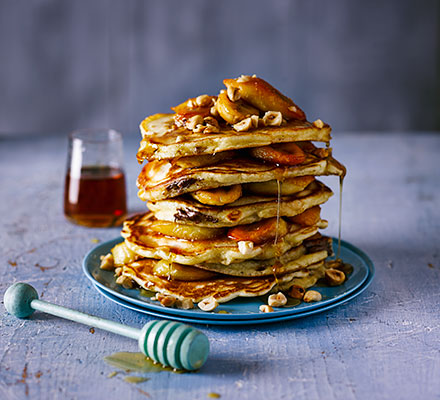 Chocolate-filled pancakes with caramelised banana