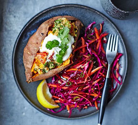 Baked sweet potatoes with lentils & red cabbage slaw
