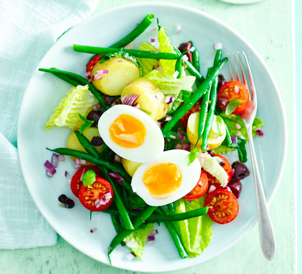 Egg Niçoise salad