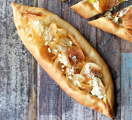 Cheese, leek & potato pide