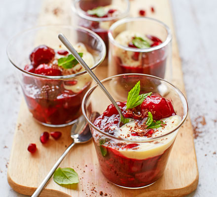 Red berry fruit compote (German rote grütze)