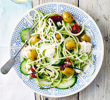 Greek courgetti salad