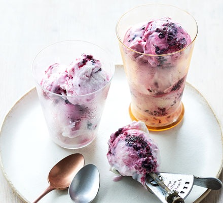 Frozen blackberry yogurt