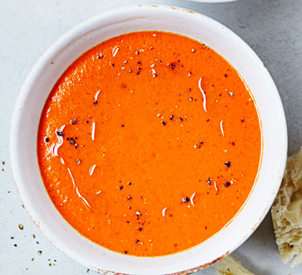 Hot ‘n’ spicy roasted red pepper & tomato soup