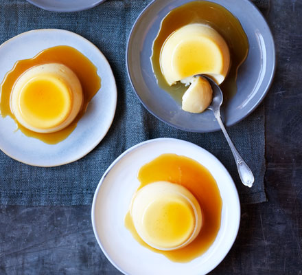 Buttermilk caramel puddings