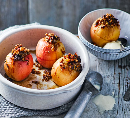 Granola baked apples