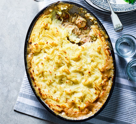 Creamy tarragon chicken & potato bake