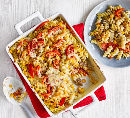 Tuna & tomato pasta bake