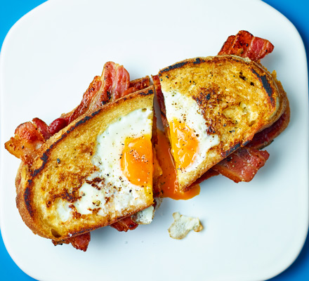 Egg-in-the-hole bacon sandwich