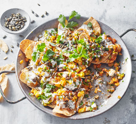 Courgette, jalapeño & feta nachos