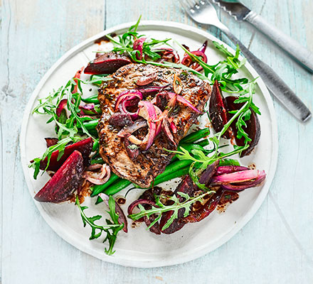 Balsamic beef with beetroot & rocket