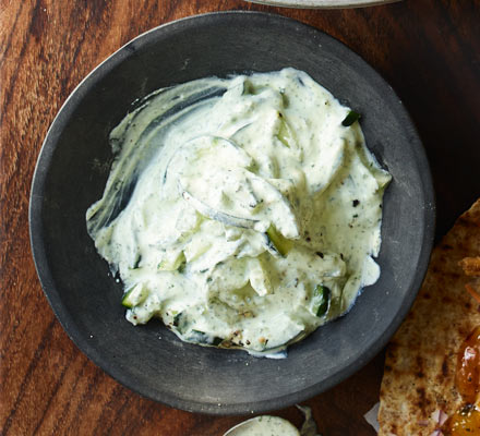 Chunky cucumber raita