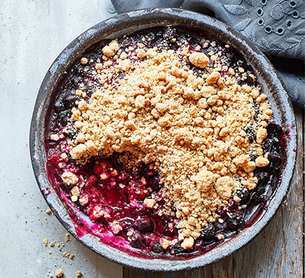 Peanut butter berry crisp