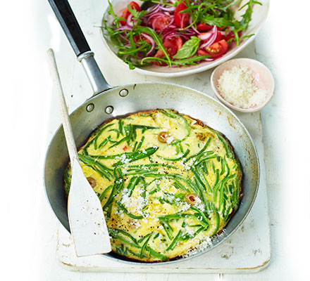 Runner bean tortilla with tomato salad