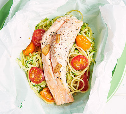 Salmon & spaghetti supper in a parcel