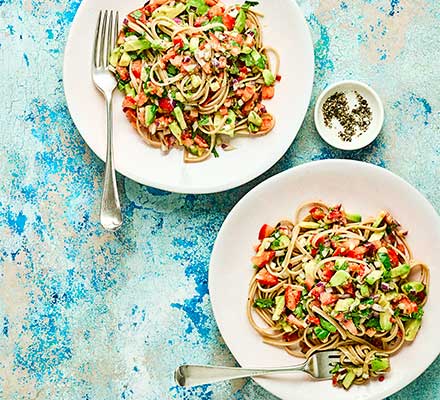 Linguine with avocado, tomato & lime