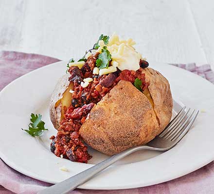 Baked chilli & jacket potatoes