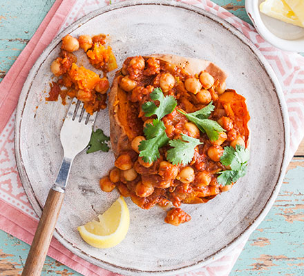 Vegan chickpea curry jacket potatoes