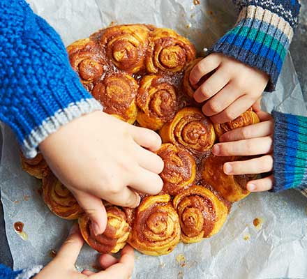 Really easy cinnamon rolls