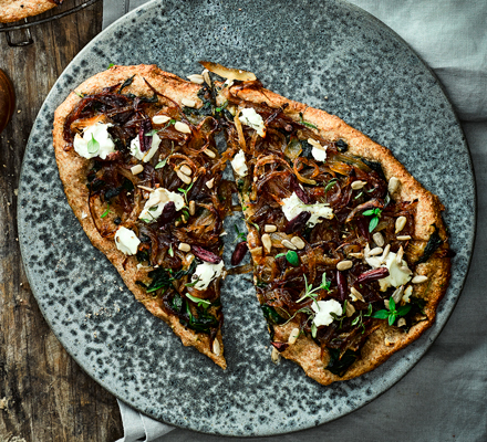 Caramelised onion & goat’s cheese pizza