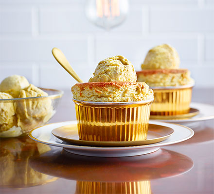 Pistachio soufflé with pistachio ice cream