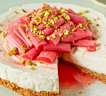 Rhubarb & gingernut cheesecake