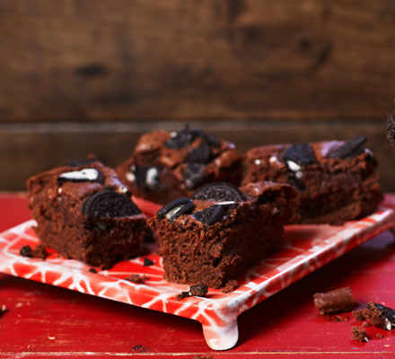 Vegan cookies & cream brownies