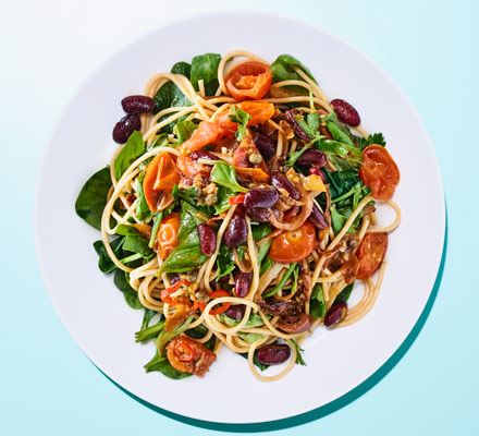 Spaghetti puttanesca with red beans & spinach