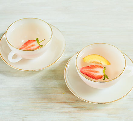 Green tea with strawberry & peach