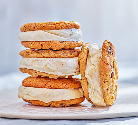 Quick banana ice cream sandwiches