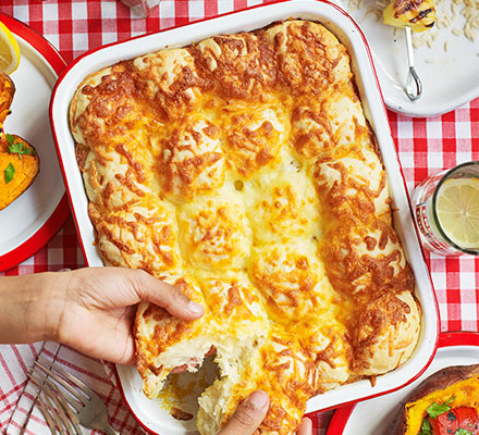 Tear-and-share cheese & garlic rolls