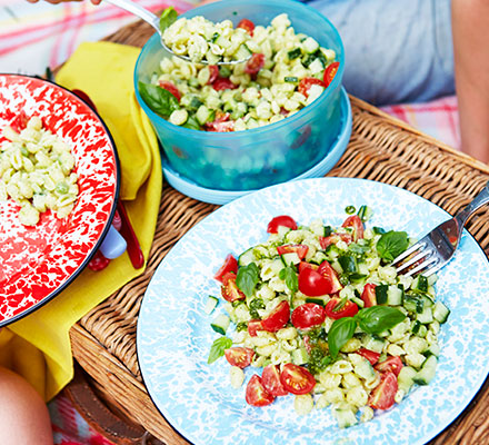 Pasta pesto salad