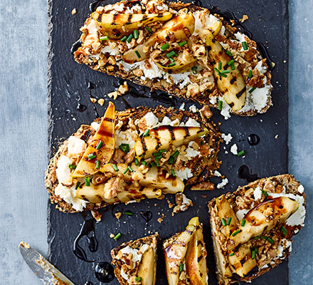 Goat’s cheese, pear & walnut tartines