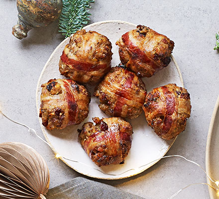 Pigs-in-blankets Christmas stuffing balls