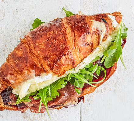 Prosciutto, cranberry & brie croissants