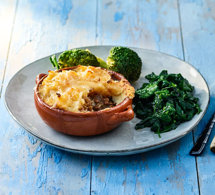 Balsamic lentil pies with vegetable mash