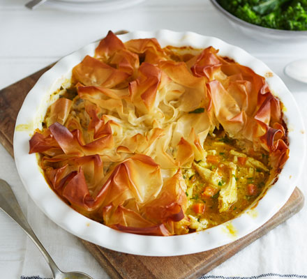 Creamy curried chicken pie