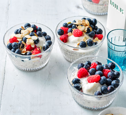 Chia & almond overnight oats