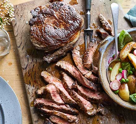 Rib-eye with steak pan potatoes & peas