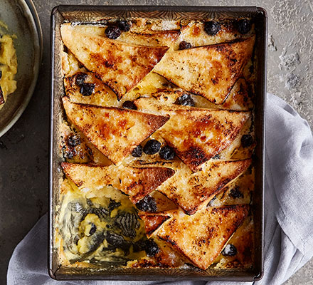 Classic bread & butter pudding