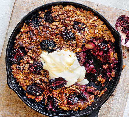 Blackberry & apple oat bake