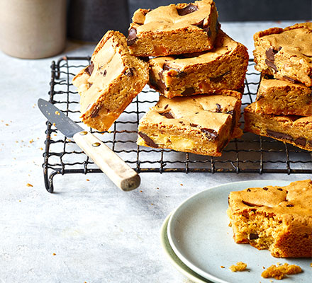 Caramel pear blondies