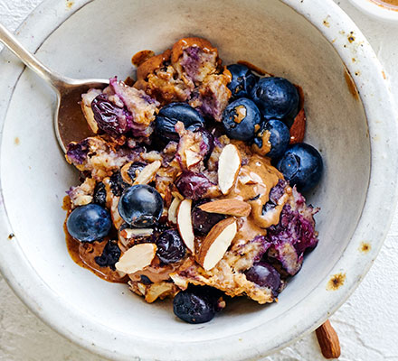 Blueberry & nut oat bake