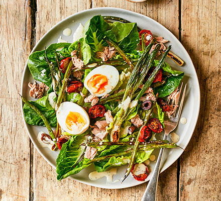 Charred veg & tuna niçoise with creamy kefir dressing