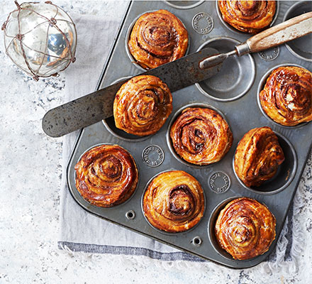 Cinnamon swirl mince pies