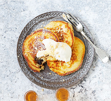 Stuffed mince pie pancakes