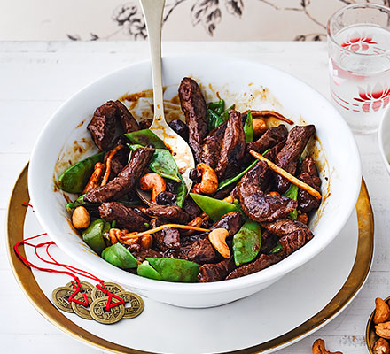 Beef with mangetout & cashews