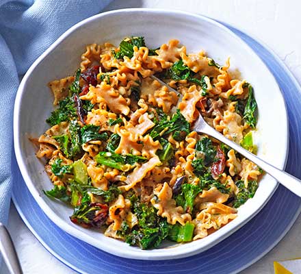 Creamy pesto & kale pasta